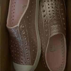Native shoes kids pink new in box